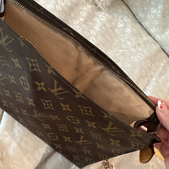 100% Authentic Louis Vuitton Toiletry Pouch 26! - Picture 5 of 9